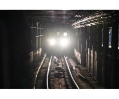 Полиция Нью-Йорка расследует гибель двух мужчин в метро